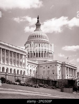 1960s UNITED STATES CAPITOL BUILDING WESTERN FACADE WASHINGTON DC USA - r4794 HAR001 HARS EDIFICE FACADE BLACK AND WHITE DISTRICT FEDERAL HAR001 OLD FASHIONED Stock Photo