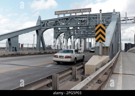 Cars in both directions navigate the Veterans Memorial Bridge connecting downtown to the westside in Cleveland, Ohio, USA. Stock Photo