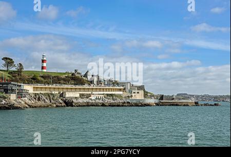 Plymouth Hoe from West Hoe Pier, Tinside Lido pool The Ocean View restaurant and Pier One cafe, together with Smeaton’s Tower are included Stock Photo