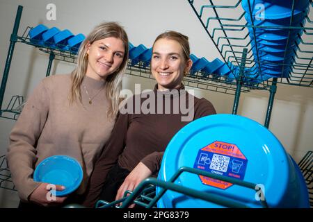 https://l450v.alamy.com/450v/2pg8379/guelph-canada-20th-mar-2023-friendlier-co-founders-kayli-dale-25-left-and-jacquie-hutchings-26-right-with-some-of-their-re-usable-food-packaging-containers-fresh-from-being-washed-and-sterilized-at-their-facility-in-guelph-ont-on-monday-march-20-2023-with-their-company-friendlier-launched-in-november-2020-the-two-entrepreneurs-hope-to-simplify-the-transition-from-single-use-to-reusable-packaging-credit-the-canadian-pressalamy-live-news-2pg8379.jpg