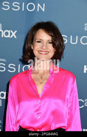 Carla Gugino attends the premiere of HBO's 