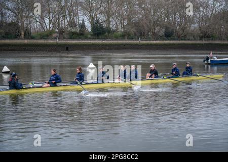 London, UK 21 March 2023. Members of the Oxford University women's reserve ractice on Putney riverside ahead of the university boat race on Sunday 26 March. Credit: amer ghazzal/Alamy Live News Stock Photo