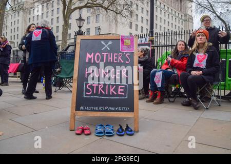 London, UK. 21st Mar, 2023. Mothers take part during the hunger strike. 10 mothers are staging a hunger strike outside Downing Street for six days in solidarity with the millions of mothers in the UK who are forced to skip meals to feed their children due to the cost of living crisis, and mothers globally whose children are suffering from severe hunger and malnutrition due to the climate crisis. (Photo by Vuk Valcic/SOPA Images/Sipa USA) Credit: Sipa USA/Alamy Live News Stock Photo