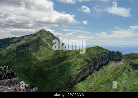 Green mountain landscape, Castro Valnera peak in the Cantabrian mountains, northern Spain. Stock Photo