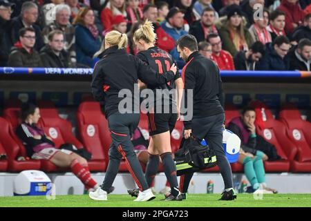 Munich, Deutschland. 21st Mar, 2023. Lea SCHUELLER (FCB), injured, injury. FC Bayern Munich - Arsenal WFC 1-0 Soccer Women's Champions League, Quarterfinals on 21.03.2023 Football Arena Munich.ALLIANZ ARENA DFL REGULATIONS PROHIBIT ANY USE OF PHOTOGRAPHS AS IMAGE SEQUENCES AND/OR QUASI-VIDEO. Credit: dpa/Alamy Live News Stock Photo