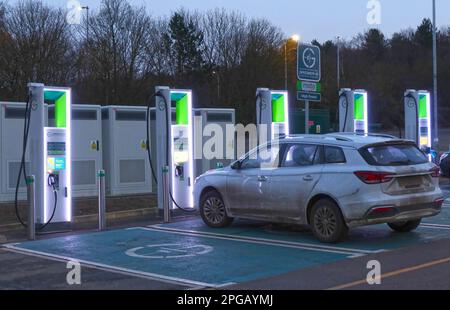Car charging at Gridserve Electric Highway charging points, Cherwell Valley Moto services, M40 J10, A43, Oxfordshire, England, UK, OX27 7RD Stock Photo