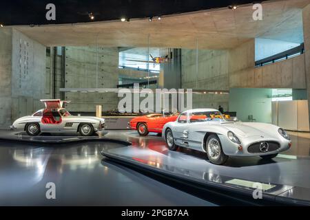 From left Mercedes-Benz 300 SL Coupe (1955) Gullwing, 300 SL Roadster (1962), 300 SLR Uhlenhaut-Coupe (1955), Mercedes Museum, Stuttgarts most Stock Photo