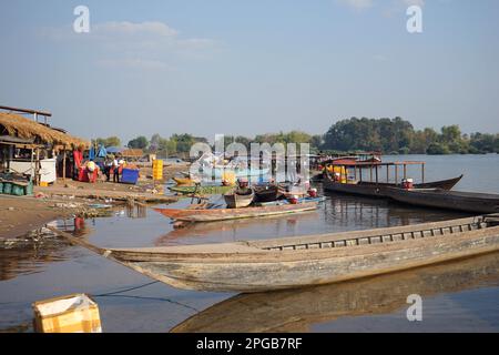 Boats in the harbour, Mekong, Ban Nakasong, Ban Nakasang, Champasak Province, Southern Laos, Laos Stock Photo