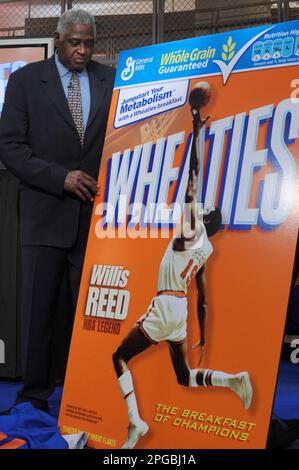 Manhattan, United States Of America. 04th Feb, 2009. SMG NY1 Willis Reed Wheaties 020409 07.JPG NEW YORK - FEBRUARY 04: NBA legend Willis Reed attends the unveiling of the special-edition Wheaties box at the NBA Store on February 4, 2009 in New York City ( Credit: Storms Media Group/Alamy Live News Stock Photo
