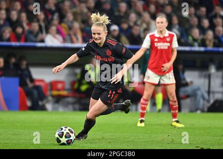Munich, Deutschland. 21st Mar, 2023. Lea SCHUELLER (FCB), Action, FC Bayern Munich - Arsenal WFC 1-0 Soccer Women's Champions League, Quarterfinals on 03/21/2023 Football Arena Munich.ALLIANZ ARENA DFL REGULATIONS PROHIBIT ANY USE OF PHOTOGRAPHS AS IMAGE SEQUENCES AND/OR QUASI-VIDEO . Credit: dpa/Alamy Live News Stock Photo