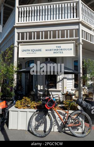 Martinborough Hotel, in Martinborough, a town in the South Wairarapa District, in the Wellington region of New Zealand. Cycles parked outside Stock Photo