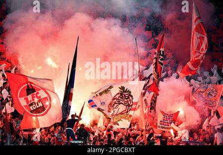 Pyro bengalo bengalos hi-res stock photography and images - Alamy