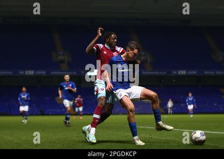 Finley Barbrook of Ipswich Town and Divin Mubama of West Ham United - Ipswich Town v West Ham United, FA Youth Cup Sixth Round, Portman Road, Ipswich, UK - 22nd February 2023 Stock Photo