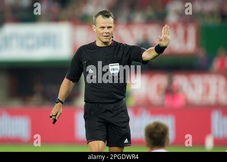ARCHIVE PHOTO: Bjoern KUIPERS will be 50 years old on 28 March 2023, referee Bjoern (Bj??rn) KUIPERS (NED). Football, World Cup qualifier, Group C, Austria - Germany 1:2, on September 11th, 2012 in Vienna/ ERNST - HAPPELSTADION/ Austria. ? Stock Photo