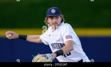 New Orleans infielder Dylan Mach (40) throws during an NCAA baseball ...