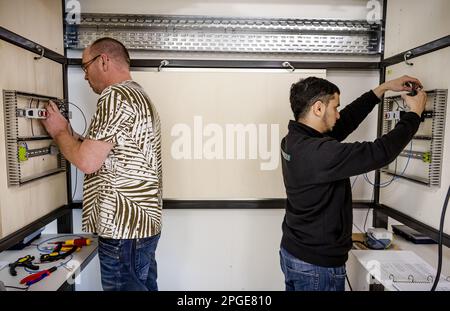 ERMELO - Students of the Rail Technology MBO course during a practical lesson. ProRail and Technical Valley, among others, have started training for lateral entrants to tackle the staff shortage in the rail sector. ANP SEM VAN DER WAL netherlands out - belgium out Stock Photo