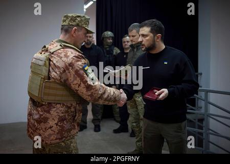 Kharkiv, Ukraine. 22nd Mar, 2023. Ukrainian President Volodymyr Zelenskyy, left, awards a state medal to a soldier during a visit to frontline positions in the Kharkiv region, March 22, 2023 in Kharkiv, Kharkiv Oblast, Ukraine. Credit: Pool Photo/Ukrainian Presidential Press Office/Alamy Live News Stock Photo