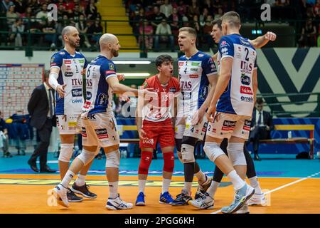 Monza, Italy. 22nd Mar, 2023. Happiness of players of Vero Volley Monza Credit: Independent Photo Agency/Alamy Live News Stock Photo