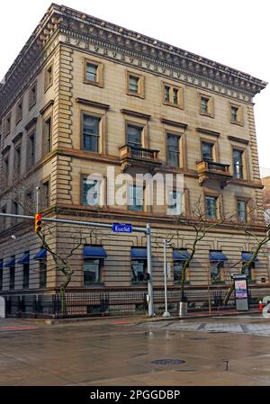 The Cleveland Union Club, a private social club incorporated in 1872, at the corner of Euclid and East 12th in downtown Cleveland, Ohio, USA. Stock Photo