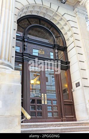 The Cleveland Union Club, a private social club incorporated in 1872, at the corner of Euclid and East 12th in downtown Cleveland, Ohio, USA. Stock Photo