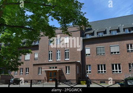 Evangelisches Gymnasium zum Grauen Kloster, Salzbrunner Strasse, Wilmersdorf, Berlin, Germany Stock Photo