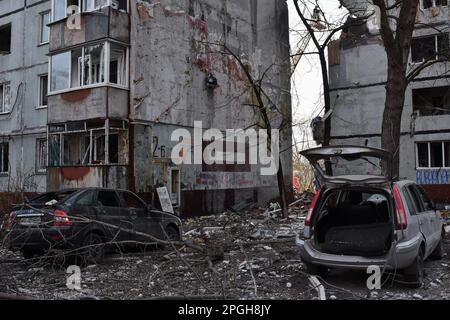 Zaporizhzhia, Ukraine. 22nd Mar, 2023. Damaged cars are seen after a Russian missile hit a residential multi-story building in Zaporizhzhia. On 22 March at about 12:00, the Russian forces launched 6 missiles on the city of Zaporizhzhia. One of them struck two apartment blocks standing next to each other. At least 33 people were injured and one person died. There were three children among the injured. (Photo by Andriy Andriyenko/SOPA Images/Sipa USA) Credit: Sipa USA/Alamy Live News Stock Photo