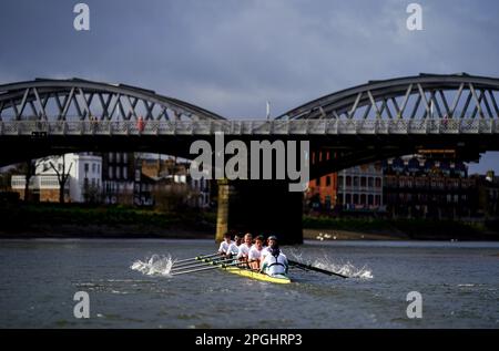 Cambridge University men's team during a training session on the River Thames, London, ahead of the Gemini Boat Race 2023. Picture date: Thursday March 23, 2023. Stock Photo