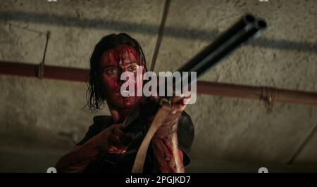 EVIL DEAD RISE (2023) ALYSSA SUTHERLAND LEE CRONIN (DIR) WARNER  BROS/MOVIESTORE COLLECTION Stock Photo - Alamy