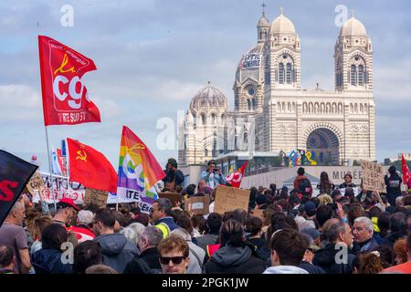 Marseille, France. 23rd Mar, 2023. Gilles Bader/Le Pictorium - Demonstration against the pension reform in Marseille - 23/3/2023 - France/Bouches-du-Rhone/Marseille - Demonstration against the pension reform in Marseille on 23 March 2023 from the old port to the Porte d'Aix Credit: LE PICTORIUM/Alamy Live News Stock Photo