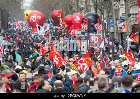 Paris, France, 23th March, 2023. Unionized workers protest with flags against pension reform - Jacques Julien/Alamy Live News Stock Photo