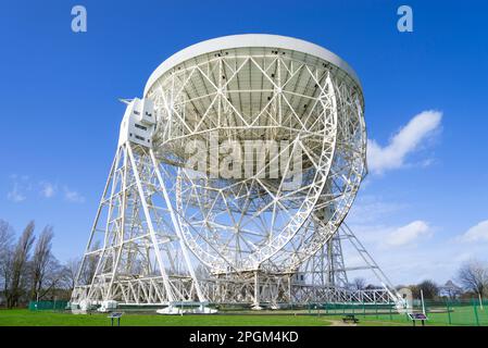 Jodrell Bank radio telescope the Lovell telescope at Jodrell Bank near Holmes Chapel Cheshire England UK GB Europe Stock Photo