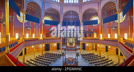 BUDAPEST, HUNGARY - FEB 22, 2022: Panorama of ornate Moorish Revival interior of restored Rumbach Street Synagogue, on Feb 22 in Budapest Stock Photo