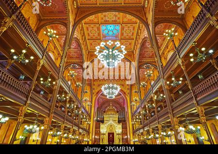 BUDAPEST, HUNGARY - FEB 22, 2022: Visit richly decorated historic Dohany Street Synagogue with carved and painted decors, on Feb 22 in Budapest Stock Photo