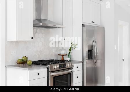 Tile back splash hi-res stock photography and images - Alamy