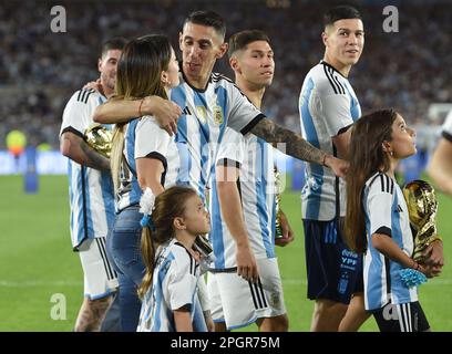 23rd March 2023: Belgrano, Buenos Aires, Argentina: International football friendly, Argentina versus Panama:  &#xc1;ngel Di Mar&#xed;a of Argentina sua esposa Jorgelina Cardoso e suas filhas comemoram o t&#xed;tulo da Copa do Mundo FIFA Qatar 2022, ap&#xf3;s o amistoso entre Argentina e Panama, no Est&#xe1;dio Monumental de N&#xfa;&#xf1;ez nesta quinta-feira 23. Stock Photo