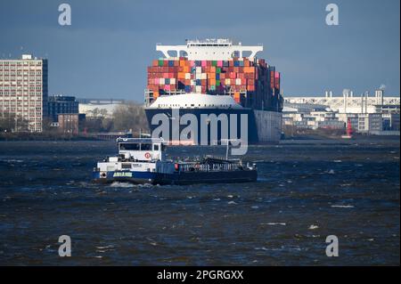 Hamburg, Germany. 24th Mar, 2023. The container ship 'Wisdom' of the shipping company Yang Ming sails on the Elbe. The warning strike in the Port of Hamburg has ended. Credit: Jonas Walzberg/dpa/Alamy Live News Stock Photo