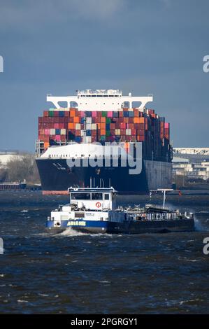 Hamburg, Germany. 24th Mar, 2023. The container ship 'Wisdom' of the shipping company Yang Ming sails on the Elbe. The warning strike in the Port of Hamburg has ended. Credit: Jonas Walzberg/dpa/Alamy Live News Stock Photo