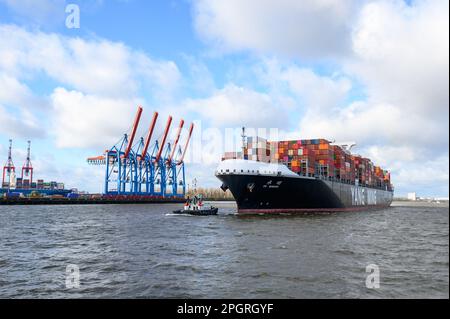 Hamburg, Germany. 24th Mar, 2023. The container ship 'Wisdom' of the shipping company Yang Ming sails on the Elbe in front of the empty container terminal Waltershof. The warning strike in the Port of Hamburg has ended. Credit: Jonas Walzberg/dpa/Alamy Live News Stock Photo