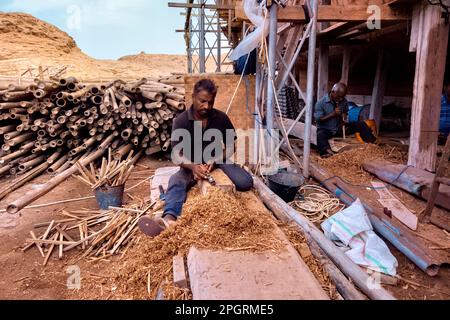 Shipbuilders at the traditional dhow boat factory of Sur, Ash Sharqiyah, Oman Stock Photo