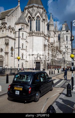 The Royal Courts of Justice, commonly called the Law Courts, on the Strand, central London. Houses High Court and Court of Appeal of England and Wales Stock Photo