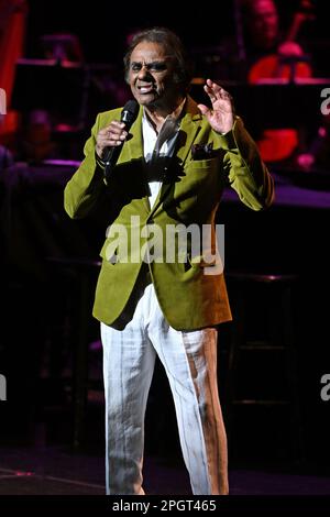 Coral Springs FL, USA, 23/03/2023, Coral Springs FL, USA. 23rd Mar, 2023. Johnny Mathis performs during The Voice Of Romance Tour at Coral Springs Center for the Arts on March 23, 2023 in Coral Springs, Florida. Credit: Mpi04/Media Punch/Alamy Live News Stock Photo