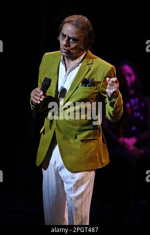 Coral Springs FL, USA, 23/03/2023, Coral Springs FL, USA. 23rd Mar, 2023. Johnny Mathis performs during The Voice Of Romance Tour at Coral Springs Center for the Arts on March 23, 2023 in Coral Springs, Florida. Credit: Mpi04/Media Punch/Alamy Live News Stock Photo