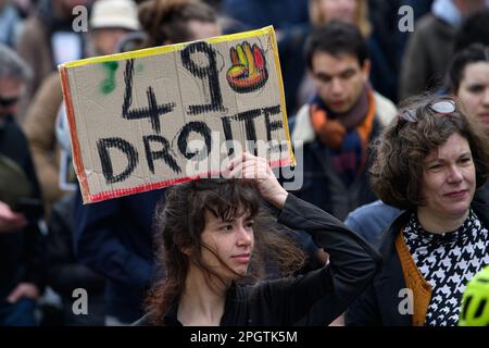 Paris, France 23rd March 2023  Julien Mattia / Le Pictorium -  9th day of mobilisation against the pension reform in Paris, 23rd March 2023 -  24/3/2023  -  France / Paris / Paris  -  Demonstrators hold up placards during the 9th day of mobilization against the pension reform in Paris, 23 March 2023 Stock Photo