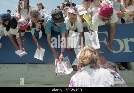 Autralian Open Tennis 1991 Steffi Graf and autograph hunting fans   Photo by Tony Henshaw Stock Photo