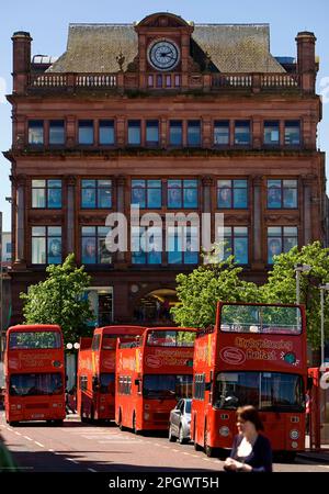 Belfast Bus Tour outside the Bank Buildings, Castle Place, Royal Avenue, Northern Ireland Stock Photo