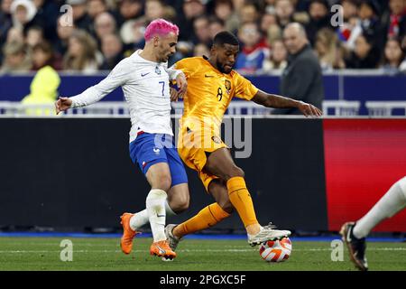SAINT-DENIS - (lr) Antoine Griezmann of France, Georginio Wijnaldum of Holland during the UEFA EURO 2024 qualifying match between France and Netherlands at Stade de France on March 24, 2023 in Saint-Denis, France. ANP MAURICE VAN STONE Stock Photo