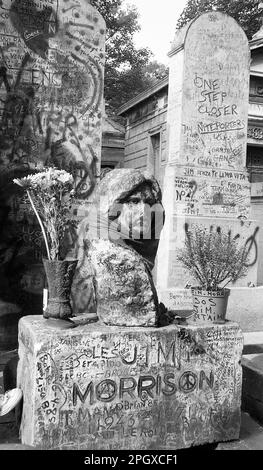 Grave of Jim Morrison of the Doors, Pere Lachaise Cemetery, Paris, France, October 1986. Stock Photo