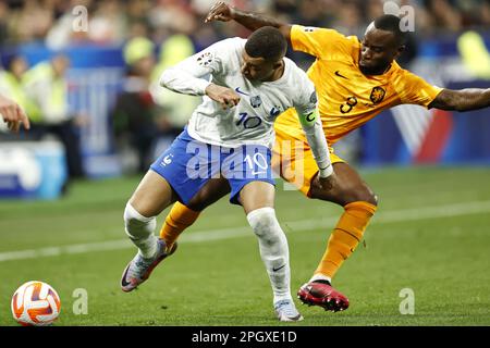 SAINT-DENIS - (lr) Kylian Mbappe of France, Lutsharel Geertruida of Holland during the UEFA EURO 2024 qualifying match between France and Netherlands at Stade de France on March 24, 2023 in Saint-Denis, France. ANP MAURICE VAN STONE Stock Photo