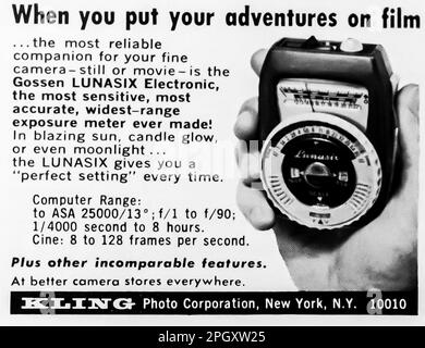 Kling Lunasix exposure meter advert in a Natgeo magazine, May 1965 Stock Photo