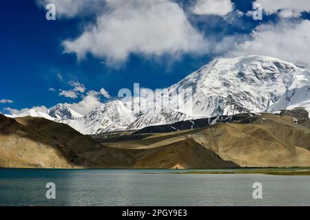 Looking up at Muztagh Tower, known as the father of glaciers, from Pamirs Karakul Lake Stock Photo